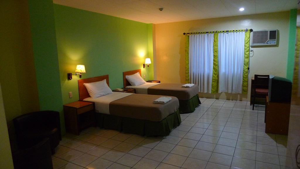 Sequoia Inn Davao City Стая снимка
