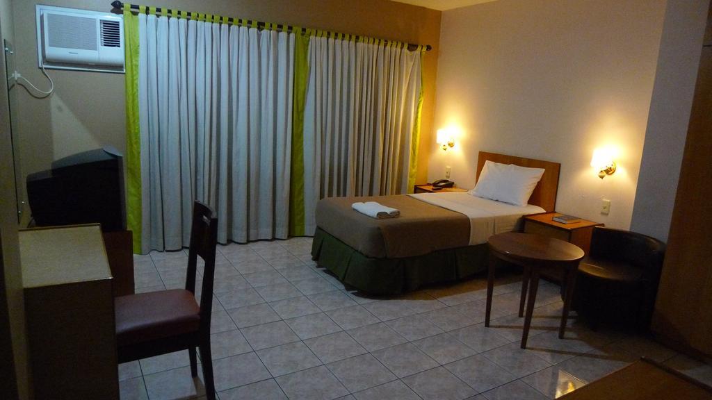 Sequoia Inn Davao City Стая снимка